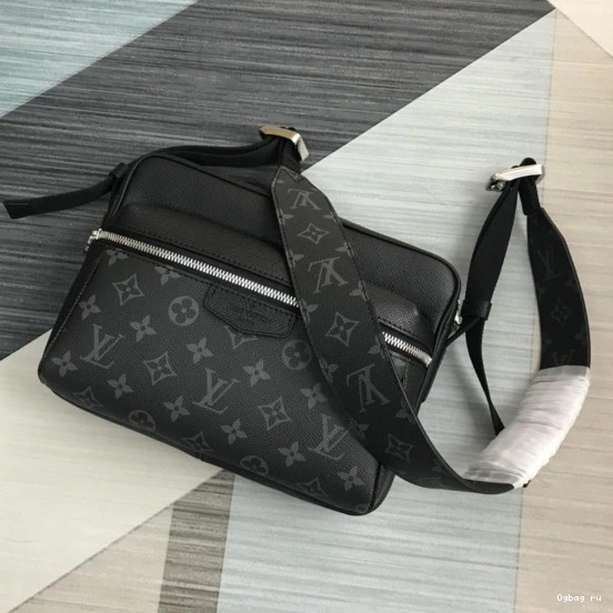 OUTDOOR MESSENGER LOUIS VUITTON 0808